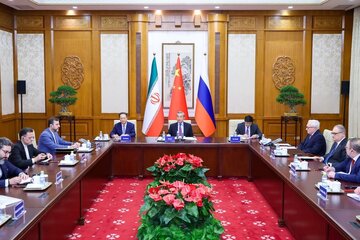 ترامپ مذاکرات چندجانبه با ایران را نمی‌پذیرد/ خشم واشنگتن از حمایت پکن و مسکو از تهران