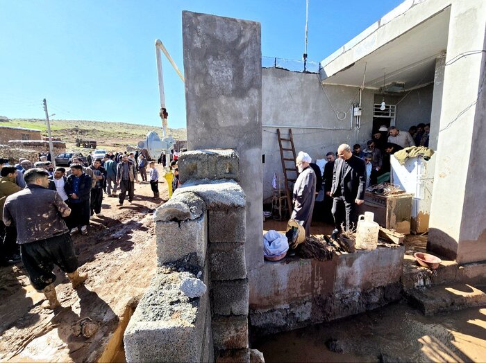 استاندار کرمانشاه: تا عادی شدن شرایط در کنار مردم مناطق سیلزده فیروزآباد خواهیم ماند
