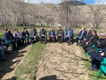 بازدید وزیر جهاد کشاورزی از شمیرانات و گفت وگو با باغداران/در کنار کشاورزان هستیم