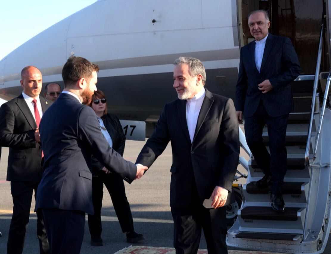 وزير الخارجية الايراني يصل الى يريفان