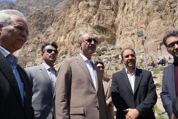فیلم| مهلت سه ماهه به میراث فرهنگی کرمانشاه برای راه اندازی آسانسور ویژه دیدن کتیبه بیستون