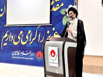 امام جمعه کاشان: هیچ یک از دستورات رهبر معظم انقلاب نباید بر زمین بماند+فیلم