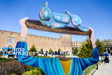 Turistas de Noruz 1404 en Shiraz
