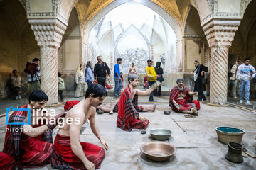 Turistas de Noruz 1404 en Shiraz