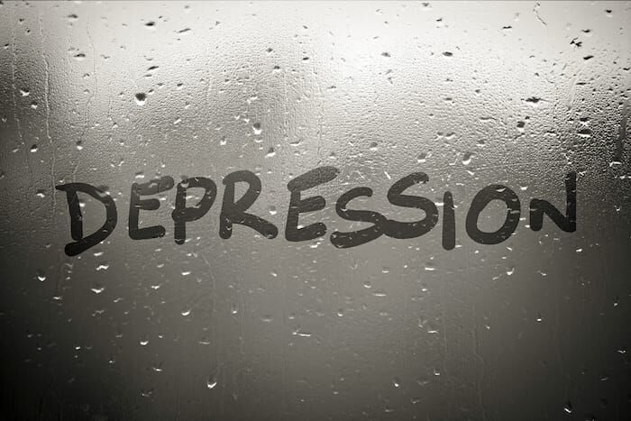 چرا دختران نوجوان بیشتر افسرده میشوند چرا دختران نوجوان بیشتر افسرده میشوند