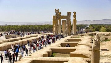 دو و نیم میلیون گردشگر نوروزی از اماکن تاریخی و فرهنگی ایران بازدید کردند