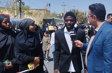 فیلم/حاشیه‌های دیدنی روز قدس در شیراز؛ از پیام عربی به اسرائیل تا حضور خارجی‌ها
