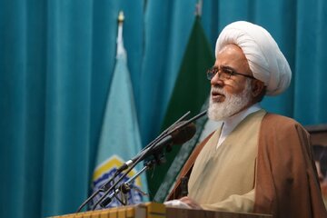 امام جمعه کرمانشاه: سفر رییس جمهور به آذربایجان موجب گسترش همکاری منطقه‌ای است