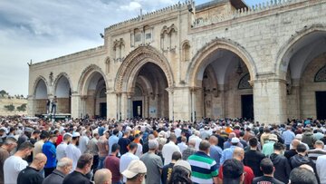 Présence de 75 000 personnes à la Journée mondiale d'Al-Qods à la mosquée Al-Aqsa