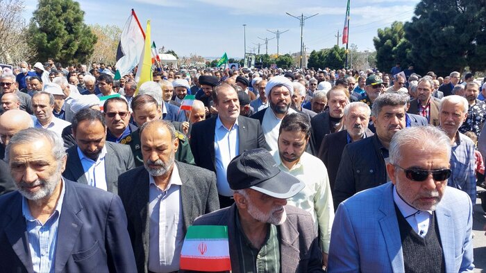 نسل‌های ساوه در کنار هم، آرمان قدس را مشق کردند + فیلم