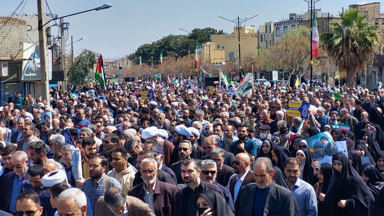نسل‌های ساوه در کنار هم، آرمان قدس را مشق کردند + فیلم