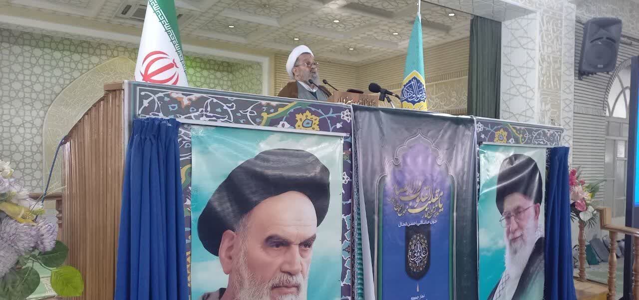 امام‌جمعه سبزوار: پشتیبان دولت در این شرایط سخت باشیم