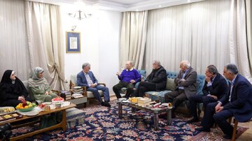 پزشکیان: دولت تا آنجا که بتواند به هنر کشور کمک می کند/استاد نصیریان: شما گره گشا هستید