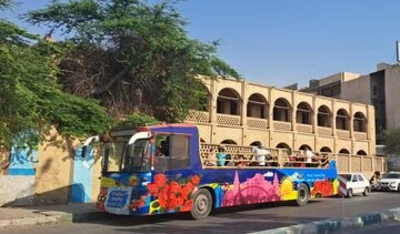 گردش در قلب اهواز با اتوبوس روباز؛ جابجایی روزانه ۳۰۰ گردشگر نوروزی