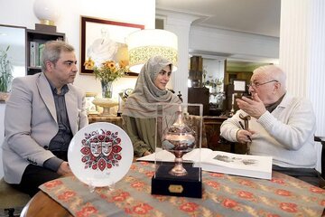 پدر طراحی صحنه ایران: حضور در کشورم را با هیچ جای دیگری عوض نمی‌کنم