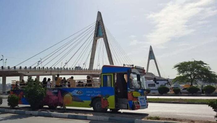 گردش در قلب اهواز با اتوبوس روباز؛ جابجایی روزانه ۳۰۰ گردشگر نوروزی