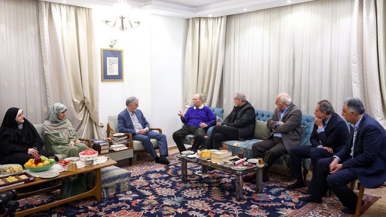 پزشکیان: دولت تا آنجا که بتواند به هنر کشور کمک می کند/استاد نصیریان: شما گره گشا هستید پزشکیان: دولت تا آنجا که بتواند به هنر کشور کمک می کند/استاد نصیریان: شما گره گشا هستید