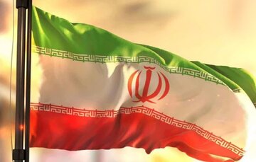 پرچم بلند ایران به مناسبت ۱۲ فروردین در کرمان برافراشته شد