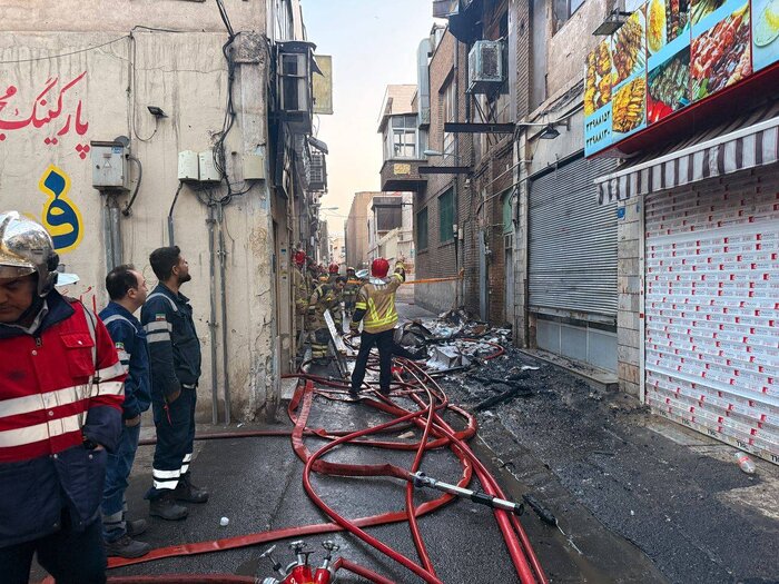 آتش سوزی کارگاه کفاشی در خیابان جمهوری تهران
