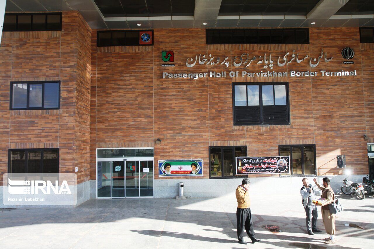 معبر برویز خان الحدودية یشهد تردد أكثر من 10.000 مسافر و سائح معبر برویز خان الحدودية یشهد تردد أكثر من 10.000 مسافر و سائح