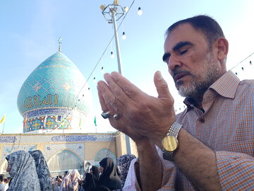 فیلم| نماز عید فطر در امامزاده عبدالمهیمن بوشهر
