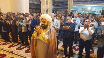 نماز عید سعید فطر در قصرشیرین اقامه شد + فیلم