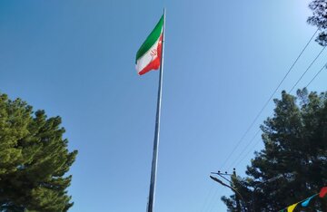 اهتزاز پرچم ایران در کرمان/ امام جمعه: جمهوری اسلامی از ابتدا مبتنی بر آرای مردم است