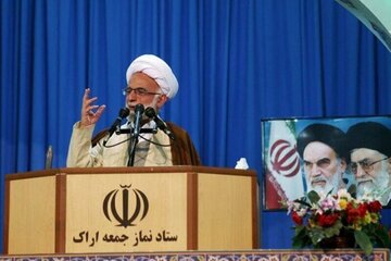 امام جمعه اراک: رهنمودهای حکیمانه رهبری دست برتری ایران در مناسبات بین‌المللی است