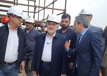 رعایت الزامات زیست‌محیطی و بکارگیری نیروهای بومی اولویت پتروشیمی‌ها باشد