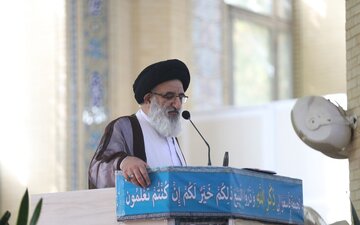 خطیب جمعه کرج: حفظ استقلال شعار محوری ایران اسلامی است