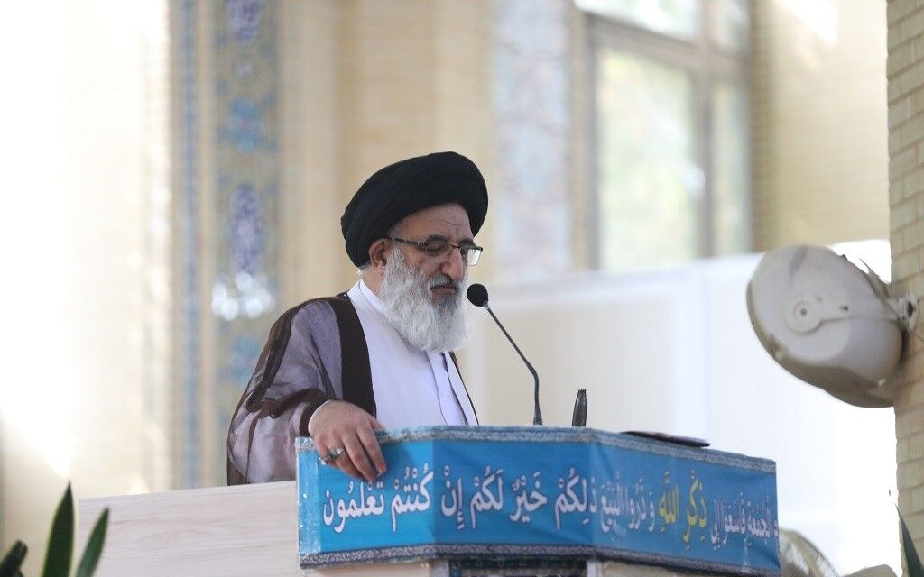 خطیب جمعه کرج: حفظ استقلال شعار محوری ایران اسلامی است
