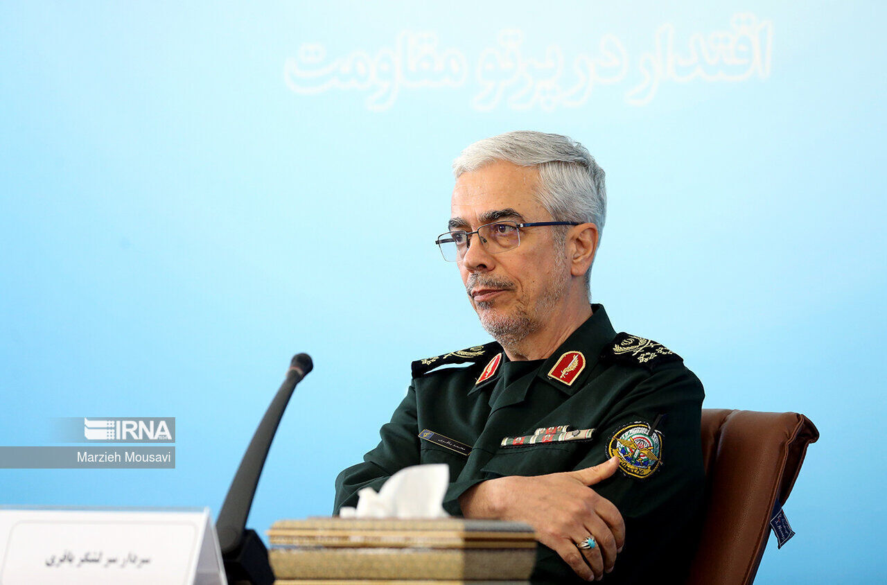 اللواء باقري:نتمنى ان يحظى الشعب الايراني بحياة طيبة تتسم بالصداقة والمودة مع جيرانه اللواء باقري:نتمنى ان يحظى الشعب الايراني بحياة طيبة تتسم بالصداقة والمودة مع جيرانه