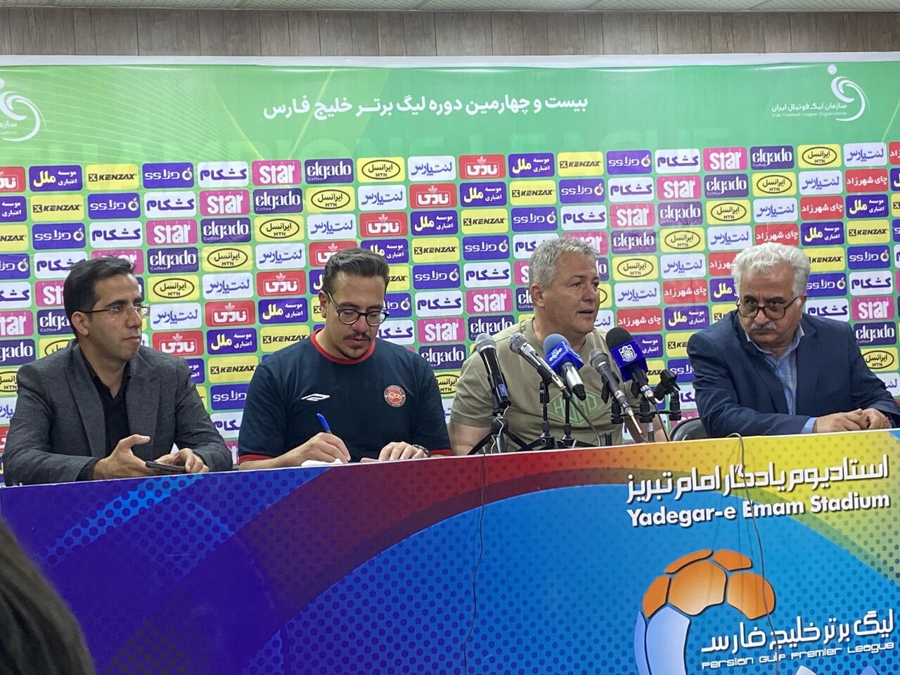 سرمربی تراکتور: بازیکنانم با کنترل ذهنی به بازی برگشتند سرمربی تراکتور: بازیکنانم با کنترل ذهنی به بازی برگشتند