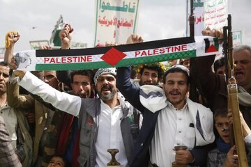 نیوزویک: انصارالله یمن حملات آمریکا را شکست خورده خواند