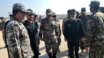بازدید سرتیپ صباحی فرد و  سردار حاجی زاده از منطقه پدافند هوایی جنوب