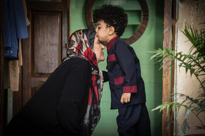 خانوادهای «معمولی» که هنوز دغدغه کنار هم بودن دارند 1 خانوادهای «معمولی» که هنوز دغدغه کنار هم بودن دارند