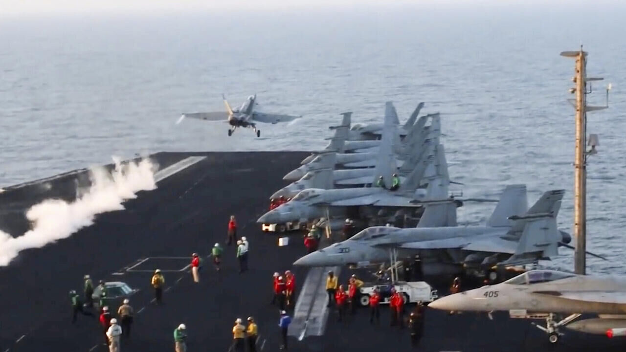 Les Yéménites continuent de frapper USS Truman pour empêcher les bombardements américains