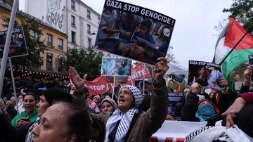 Paris : La manifestation anti-RN de LFI prend la couleur de la Palestine