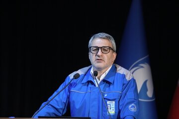 تاکید مدیرعامل ایران‌خودرو بر تحول ساختاری، تولید خودرو هیبریدی و ارتقای کیفیت در سال۱۴۰۴