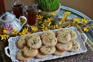 طرز تهیه قرابیه پسته؛ از کوچه پس‌کوچه‌های تبریز تا سفره شما