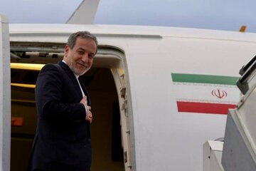وزیر امور خارجه، الجزایر را به مقصد تهران ترک کرد