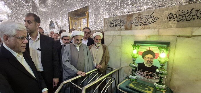 معاون اول رییس جمهور به زیارت بارگاه نورانی امام رضا (ع) مشرف شد