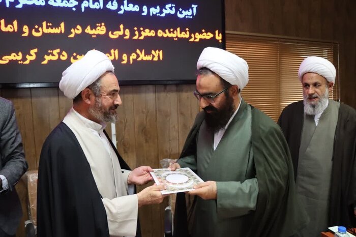 امام جمعه ایلام: جهاد تبیین، راه مقابله با تهاجم فرهنگی دشمنان است