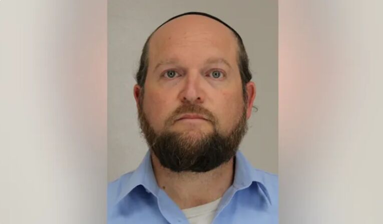 Un rabbin accusant le Hamas a été arrêté pour agression sexuelle