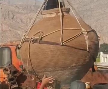کشف باستانی در ارسنجان؛ آغاز مطالعه و حفاظت خمره ساسانی+ فیلم