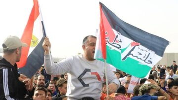 تظاهرات مردم مصر علیه آواره کردن فلسطینی‌ها از غزه همزمان با سفر ماکرون به قاهره
