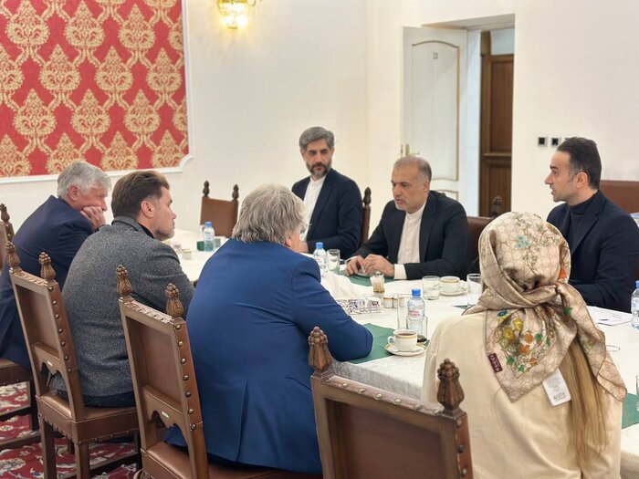 دیدار سفیر ایران با نویسنده روسی کتاب درباره سردار سلیمانی