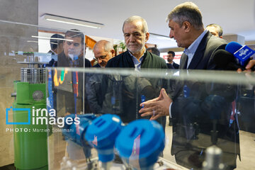President Pezeshkian tours the exhibition of Iran’s nuclear industry achievements