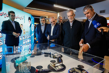 President Pezeshkian tours the exhibition of Iran’s nuclear industry achievements