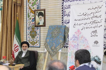 امام جمعه شهرکرد: هنرمندان مردم را به سمت خیر هدایت کنند